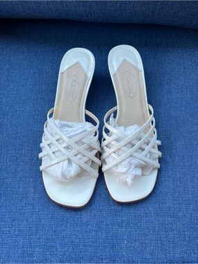 Talbots Kitten Heel Sandals Slides
Sz 8B White Patent Leather
#307C